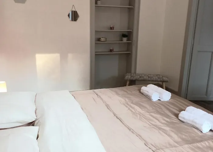 Les Iris, Au Calme, Proche Du Centre Appartamento